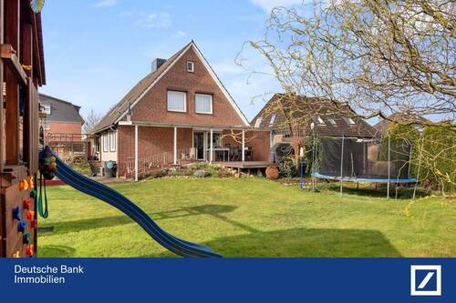 Außenansicht - Großes und weitreichend modernisiertes Einfamilienhaus im Herzen von Neu Wulmstorf
