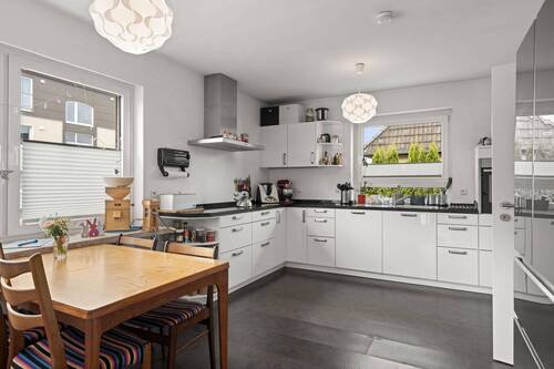 moderne Küchenzeile - 7 Zimmer Einfamilienhaus zum Kaufen in Neu Wulmstorf