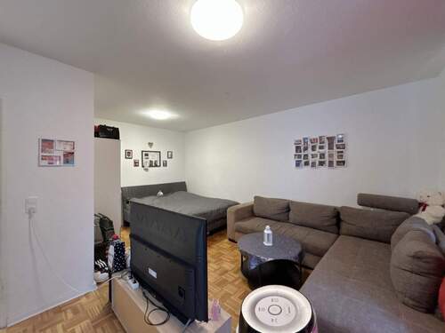 Blick ins Wohnzimmer - 