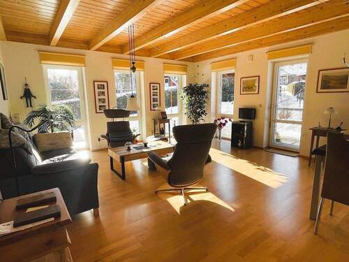 Lichtdurchflutetes Wohnzimmer - 3 Zimmer Einfamilienhaus zum Kaufen in Oldenburg in Holstein