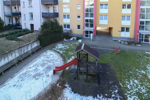 Blick vom Balkon auf Hinterhof - 
