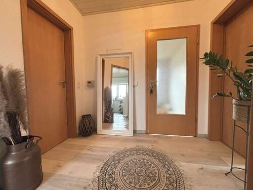 Flur DG - 9 Zimmer Mehrfamilienhaus, Wohnhaus in Kirchhain / Langenstein