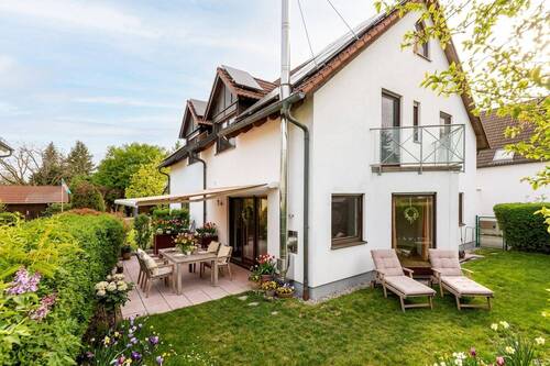 Südostansicht - 5 Zimmer Doppelhaushälfte in München