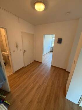 Diele - Etagenwohnung mit 76,50 m² in Erlangen zur Miete