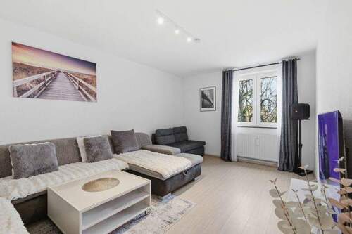 Wohnzimmer - 2 Zimmer Etagenwohnung zum Kaufen in Köln