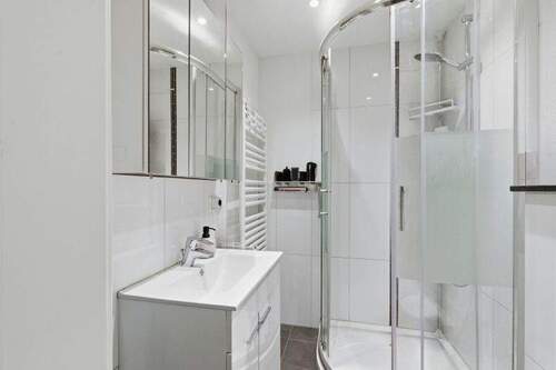 Badezimmer - Etagenwohnung mit 61,00 m&sup2; in Köln zum Kaufen