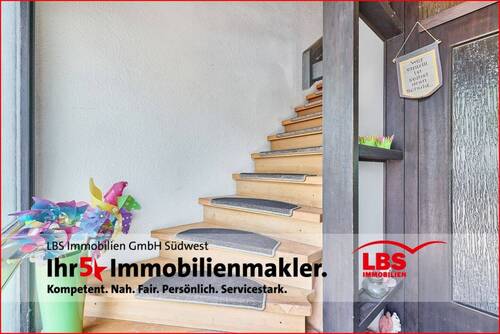 Treppenaufgang - 6 Zimmer Mehrfamilienhaus, Wohnhaus in Alsenz