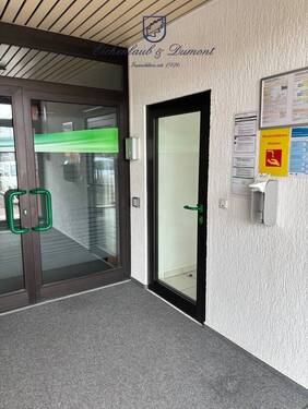 Eingangsbereich mit Zugang Treppenhaus - Büro zur Miete in Saarbrücken