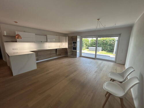 Wohn-/ Esszimmer - Sofort verfügbar! 4-Zimmer Erdgeschosswohnung mit Terrasse und Garten *provisionsfrei*