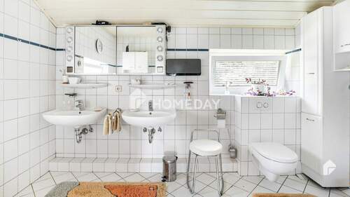 1. OG Badezimmer 1 - 