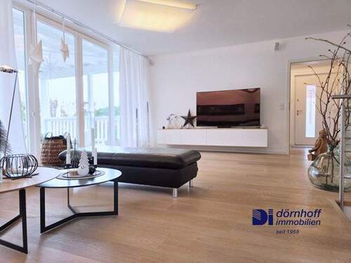 Wohnzimmer mit offener Küche - 