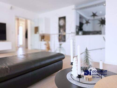 Wohnzimmer mit offener Küche - 