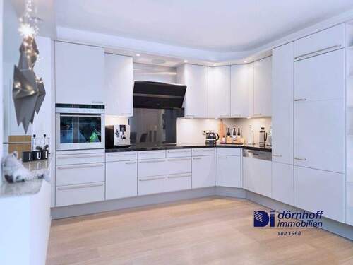 Wohnzimmer mit offener Küche - 