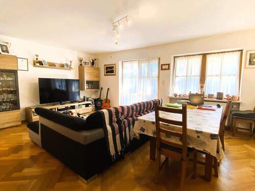 Wohnzimmer - 3 Zimmer Etagenwohnung zum Kaufen in Neufahrn