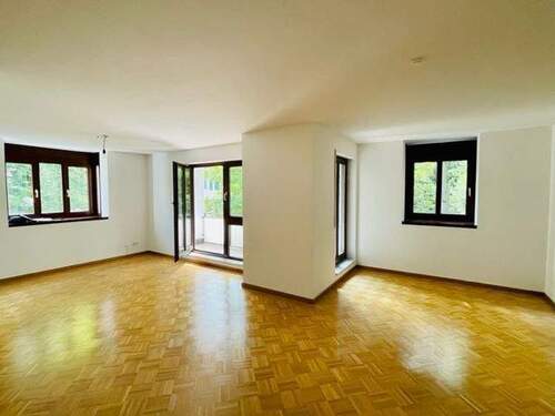 Wohnzimmer - 4 Zimmer Etagenwohnung zum Kaufen in München