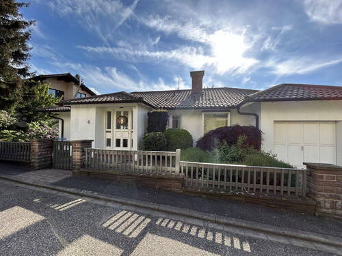 Bild 1 - Modernes Einfamilienhaus mit traumhafter Aussicht in ruhiger Lage