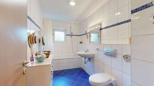 Badezimmer I - Etagenwohnung mit 154,00 m² in Frankfurt am Main zum Kaufen