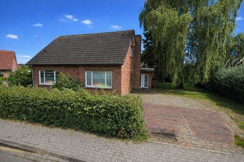 Seitenansicht - 9 Zimmer Einfamilienhaus in Schortens
