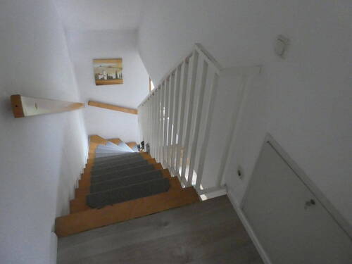 Treppenaufgang - 3 Zimmer Etagenwohnung zum Kaufen in Freital