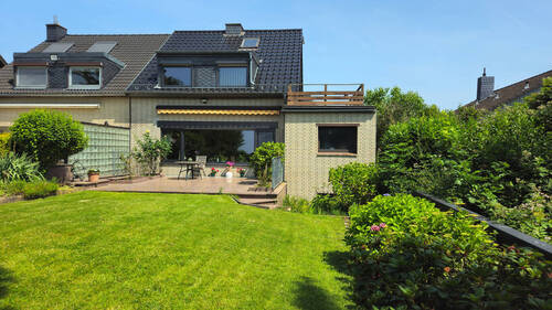 Terrasse mit Garten - Charmante Doppelhaushälfte mit stillem Luxus und traumhafter Aussicht in Odenthal-Glöbusch.