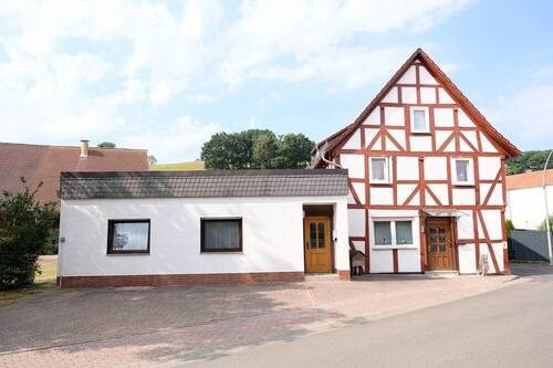 Bild 2 - 9 Zimmer Mehrfamilienhaus, Wohnhaus zum Kaufen in Nentershausen / Weißenhasel