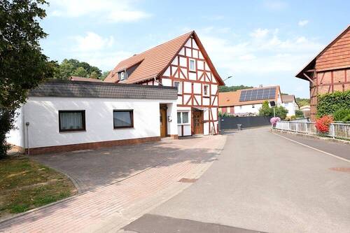 Bild 3 - 9 Zimmer Mehrfamilienhaus, Wohnhaus in Nentershausen / Weißenhasel