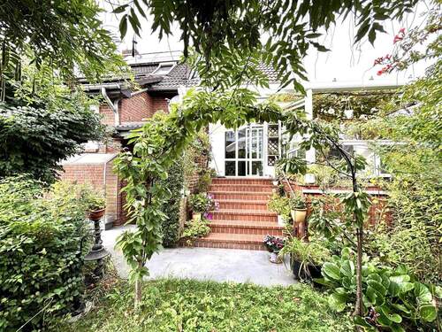 Eingang zur überdachten Terrasse - Stadtnah im Grünen - 598.000,00&nbsp;EUR Kaufpreis, ca.&nbsp; 187,20&nbsp;m&sup2;&nbsp;Wohnfl&auml;che