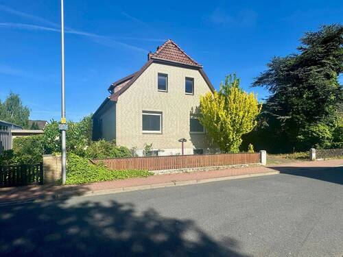 Hausansicht - 6 Zimmer Einfamilienhaus zum Kaufen in Wunstorf