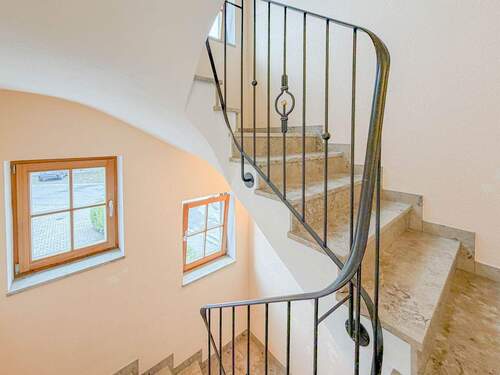 Treppenhaus - Mehrfamilienhaus, Wohnhaus mit 365,00 m² in Bad Tölz zum Kaufen