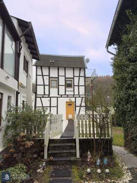 Objektansicht/Vorderhaus/Remise - Vielseitiges Wohnensemble mit genehmigter Zusatzwohneinheit. Ländliche Ruhe inklusive