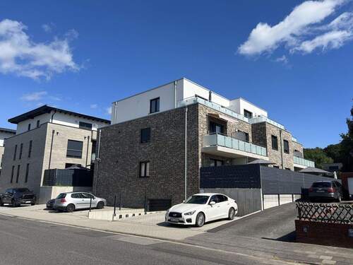 Außen - Exklusive 2-Z. Wohnung, Tiefgarage, Wärmepumpe, Wall-Box