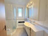 Badezimmer (EG) - 