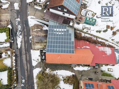 Vogelperspektive - Gewerbeobjekt mit vielseitiger Nutzung und großem Grundstück