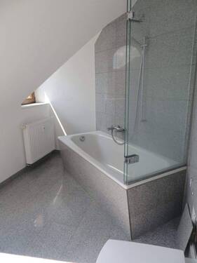 IMG_1986.JPG - Moderne, sehr gemütliche 1-Raumwohnung im Dachgeschoss mit Tageslichtbad