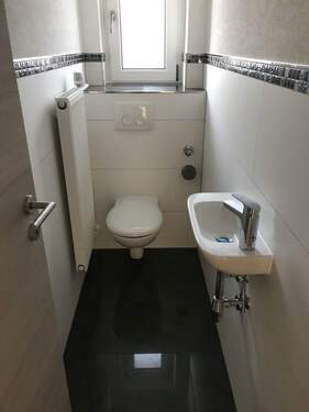 Gäste WC+ Faschbecken - 