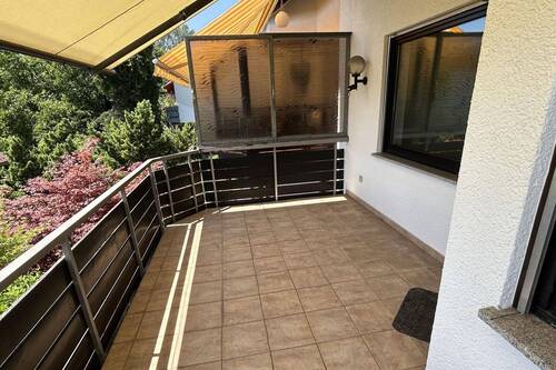 Großzügiger Balkon - 5 Zimmer Doppelhaushälfte in Waldenbuch