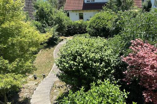 Blick vom Balkon in den Garten - Doppelhaushälfte mit 114,00 m² in Waldenbuch zum Kaufen
