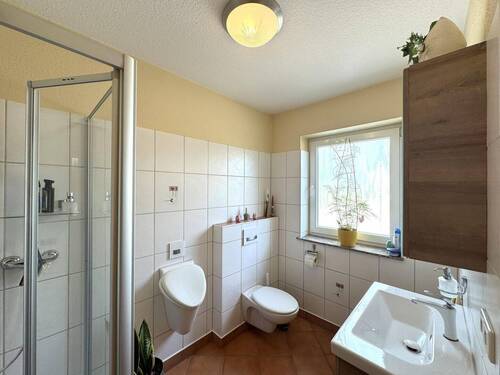 Gästebad - 6 Zimmer Doppelhaushälfte in Salzkotten