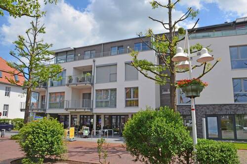 Straßenansicht - Vermietung eines Ladengeschäftes bzw. einer Bürofläche im Zentrum von Bad Zwischenahn-Bahnhofsnähe