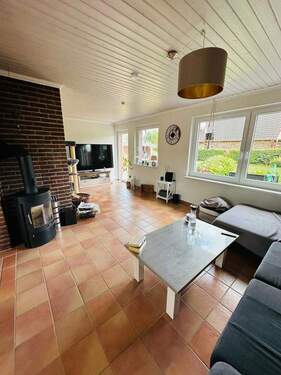 Wohn- und Esszimmer (2/3) - 