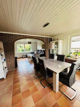 Wohn- und Esszimmer (1/3) - 