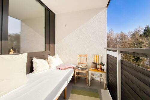 Sitzecke Balkon - 3 Zimmer Etagenwohnung zum Kaufen in Pöcking