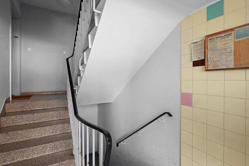 Treppenhaus - 2 Zimmer Etagenwohnung zum Kaufen in Hamburg