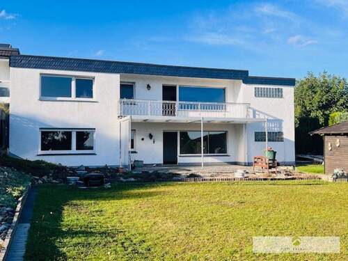 Rückwärtige Ansicht der Immobilie - Bungalow + Einliegerwohnung mit herrlichem Weitblick in Niederense zu verkaufen!
