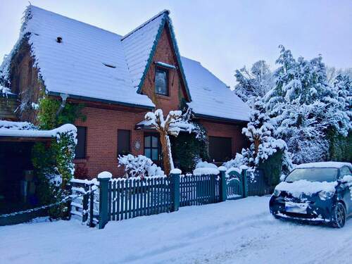 30 Zone - ruhig + schön - Courtagefrei - Friesenhaus - Bus und S Bahn Krupunder in ein paar Gehminuten - 277 m2 WflNfl.