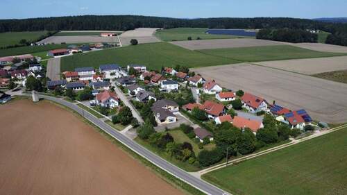 Ruhige Lage - 6 Zimmer Mehrfamilienhaus, Wohnhaus zum Kaufen in Breitenbrunn