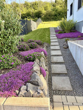 Zuwegung und Bepflanzungen - 