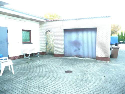 Anbau am Wohnhaus und Garage - 