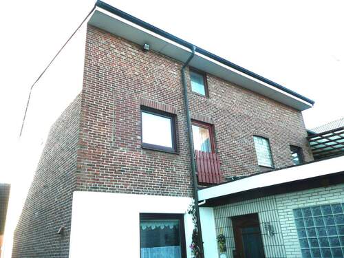 Teilansicht Hinterhof mit Anbauten - 