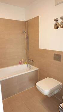 Modernes Wannenbad - 